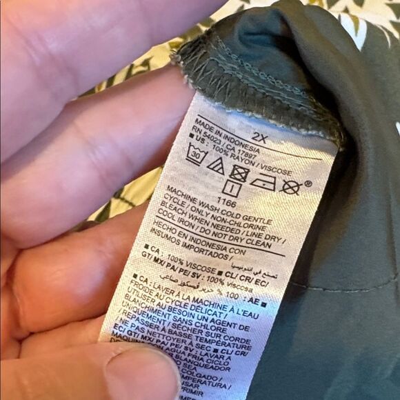 Old Navy Green and White Leaf Print Pants - Picture 3 of 7